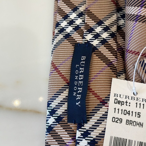 ⭐️Burberry Brown/Tan Plaid Design Tie—FABULOUS!!  New With Tags! - Picture 6 of 7